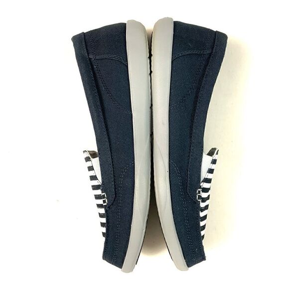 CROCS Slip-on Canvas Flats - Picture 4 of 11